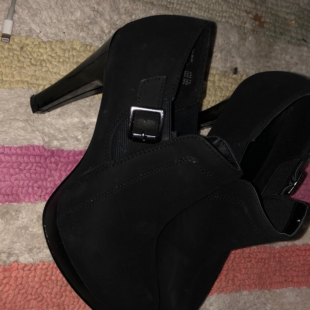 Heel - Picture 2 of 5